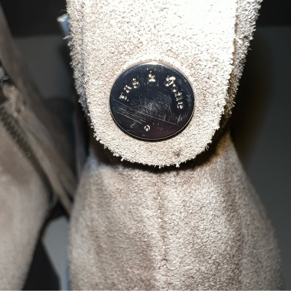 rag & bone Margot Beige Suede Double Zipper Ankle Booties Sz 39 - Picture 10 of 13